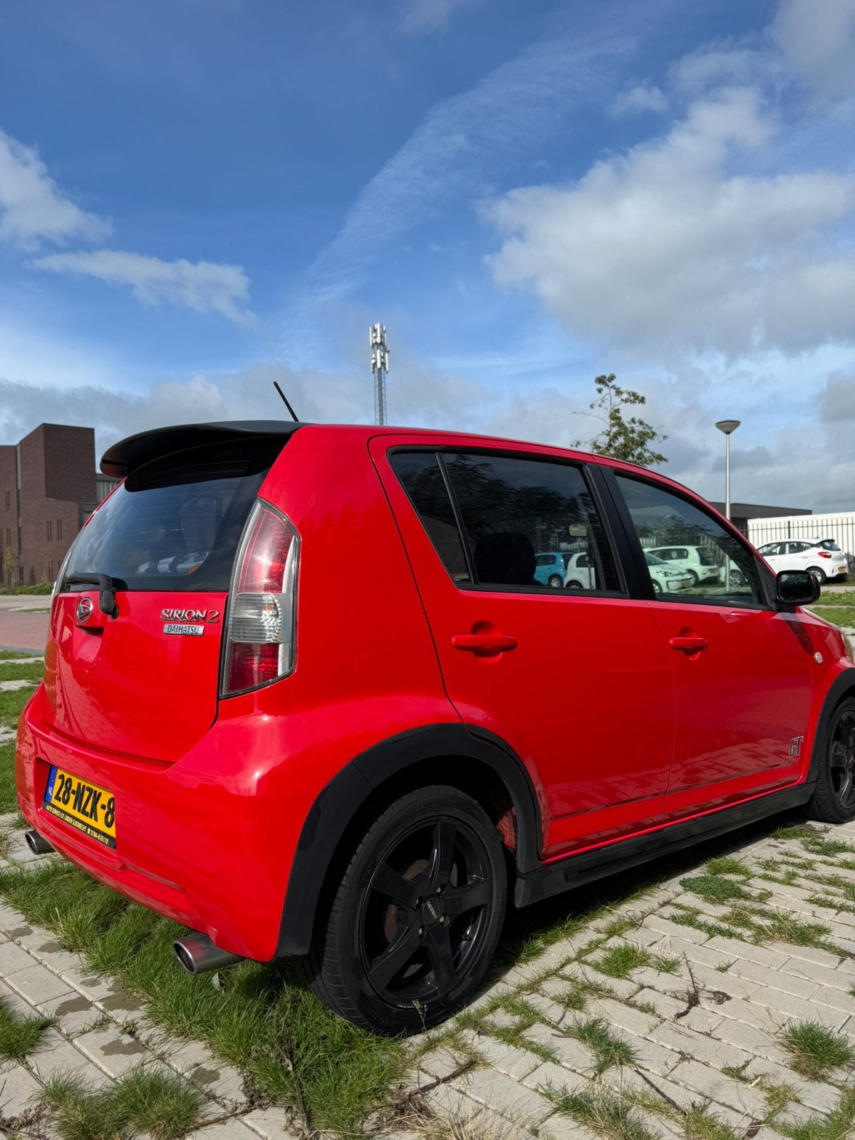 Daihatsu Sirion 1.0 51KW 2011 Rood, Auto's, Voorwielaandrijving, Handgeschakeld, 865 kg, 3 cilinders