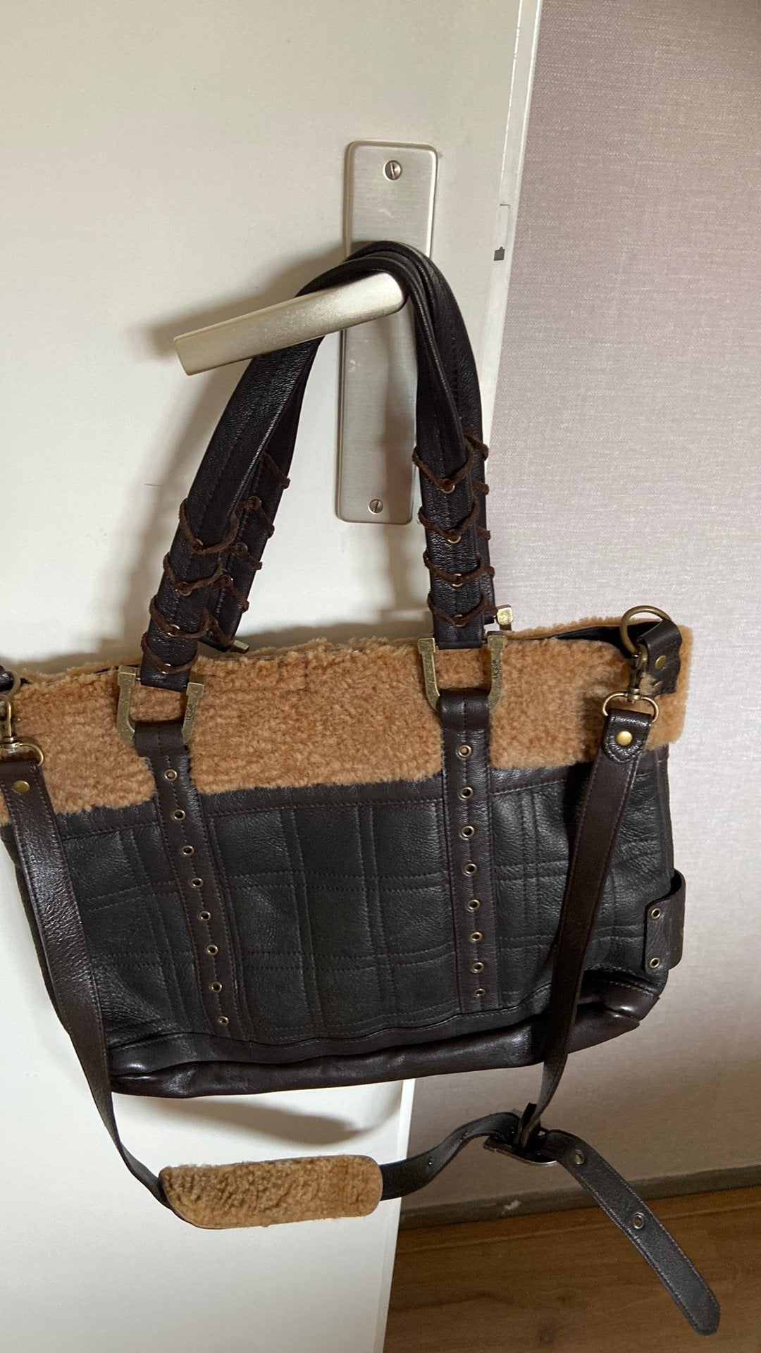 Ugg tas nieuwstaat, Ophalen of Verzenden, Zo goed als nieuw, 30 cm of meer, Minder dan 35 cm