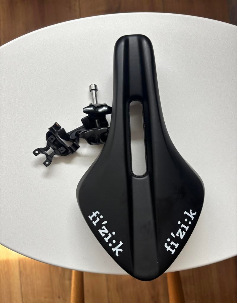 Fizik transiro zadel, Fietsen en Brommers, Ophalen of Verzenden, Zo goed als nieuw, Zadel, Carbon
