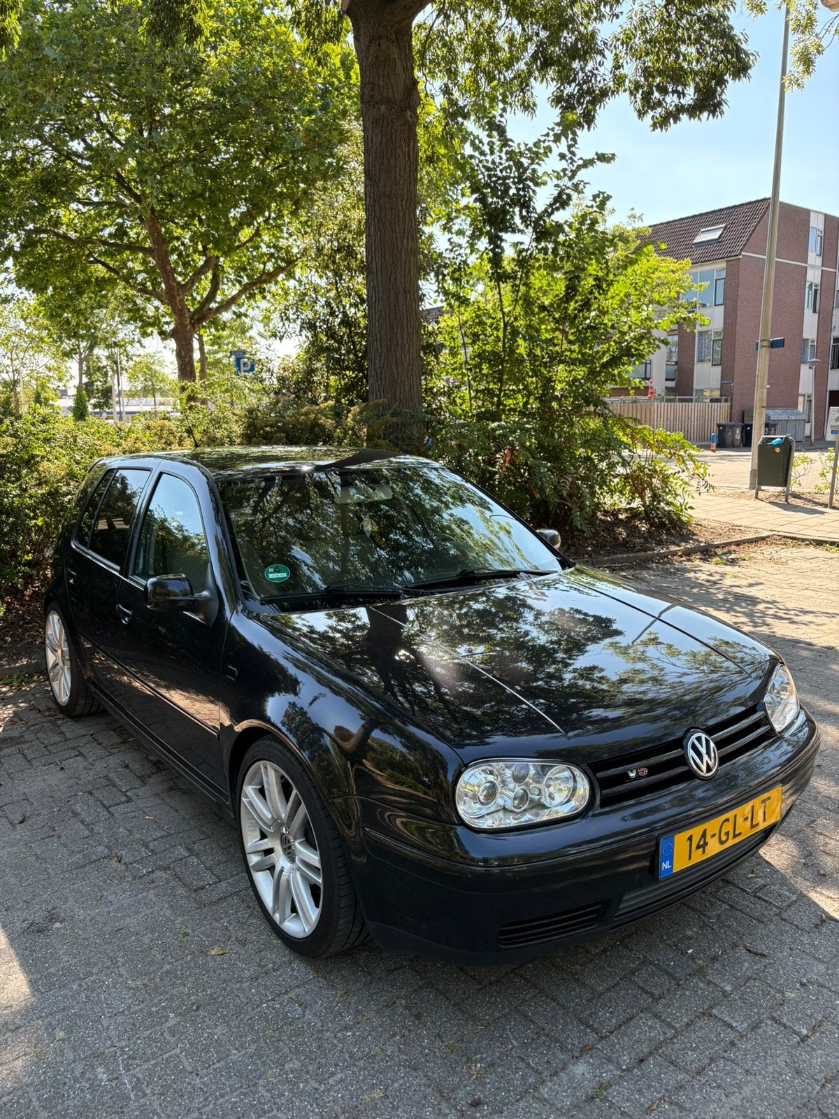Volkswagen Golf 2.3 V5 125KW 2001 Zwart, Voorwielaandrijving, Stof, Beige, Zwart