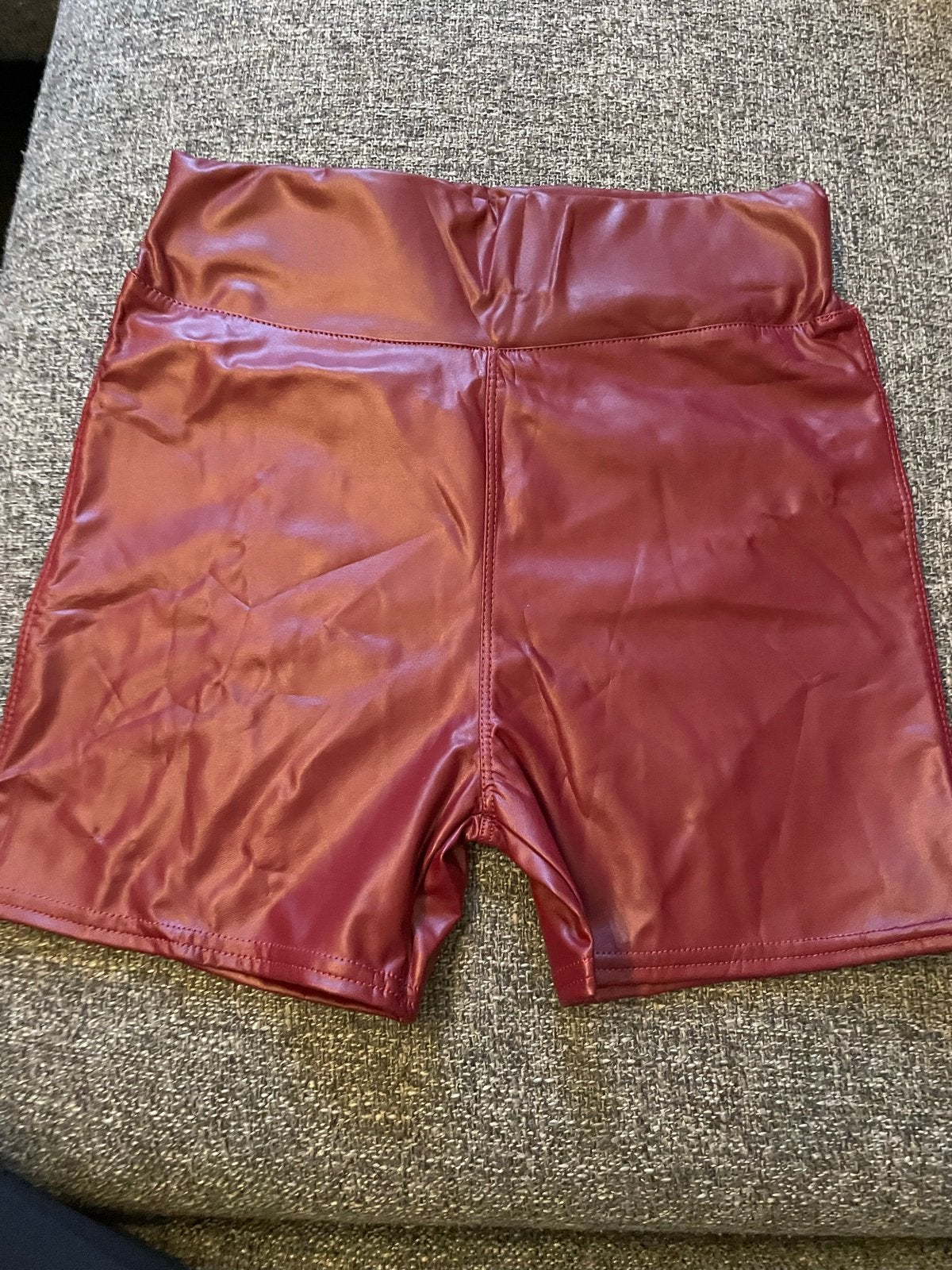 Bordeauxrode nepleren short - Maat M, Kleding | Dames, Maat 38/40 (M), Kort, Ophalen of Verzenden, Zo goed als nieuw