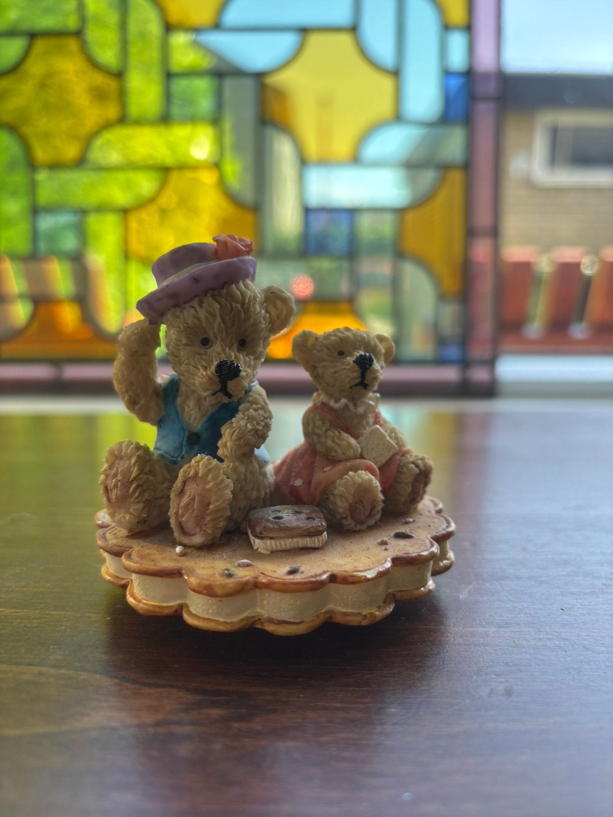 Polystone beeldje beertjes op biscuit, Ophalen of Verzenden, Gebruikt, Dier