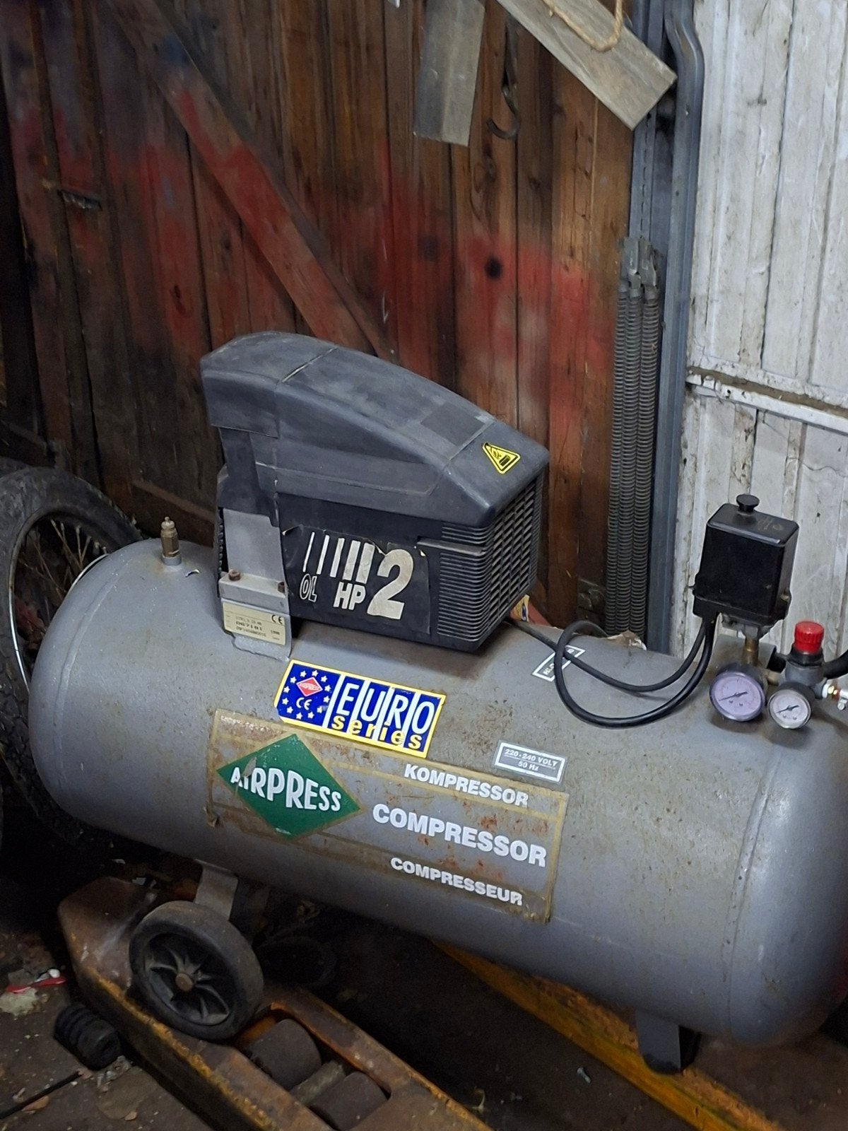 airpress compressor 100l, Doe-het-zelf en Verbouw, Ophalen, Gebruikt, Minder dan 200 liter/min, Olievrij