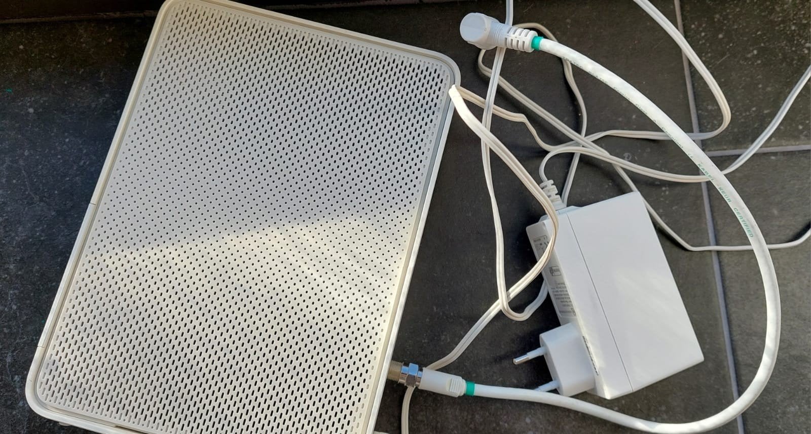 Ziggo modem en router, Ophalen of Verzenden, Zo goed als nieuw, Router met modem, Ziggo