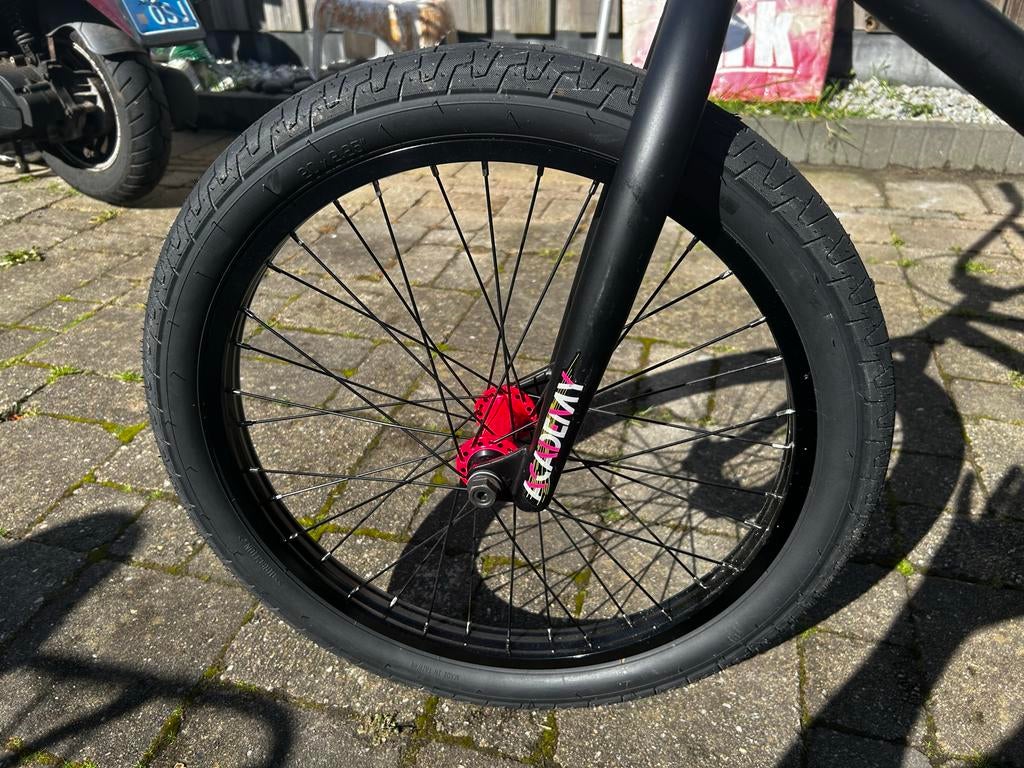 Academy Desire BMX Fiets - Zo goed als nieuw, Staal, Velgrem, 20 tot 24 inch, Ophalen of Verzenden