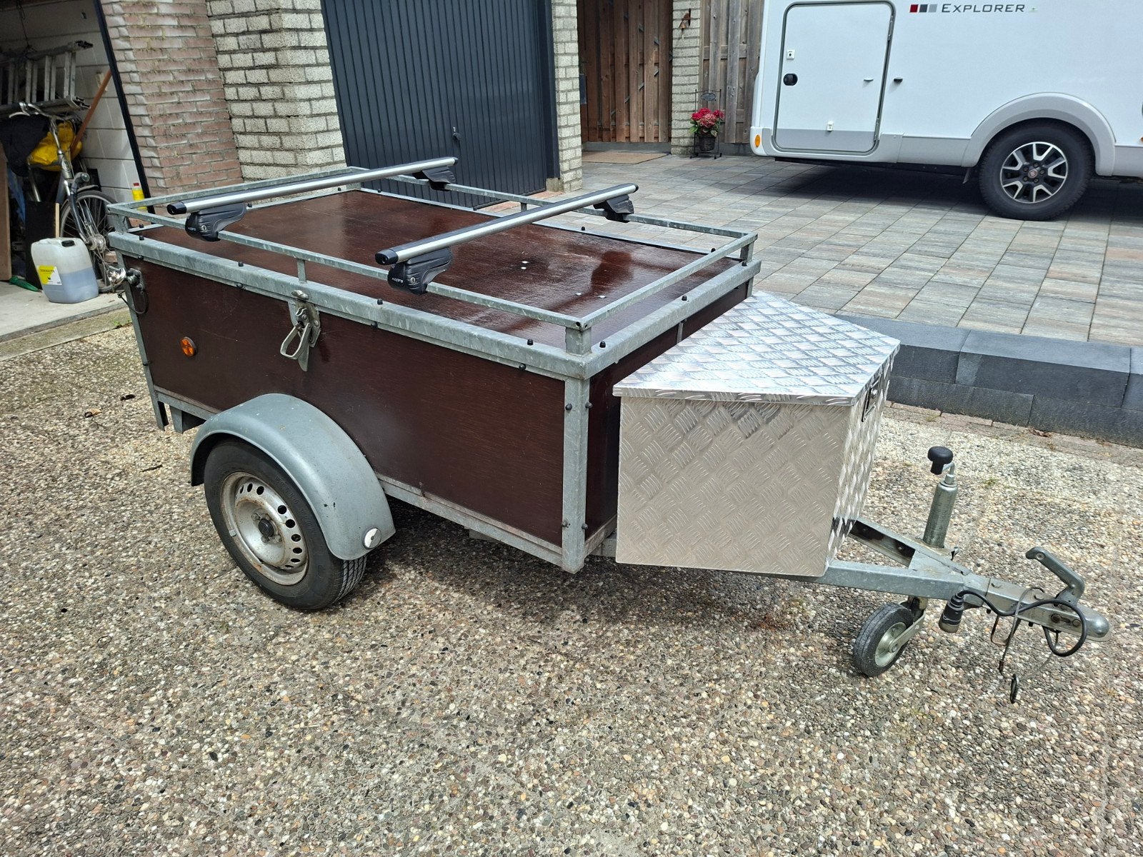 Compacte aanhanger met imperiaal en disselbak, Ophalen, Gebruikt