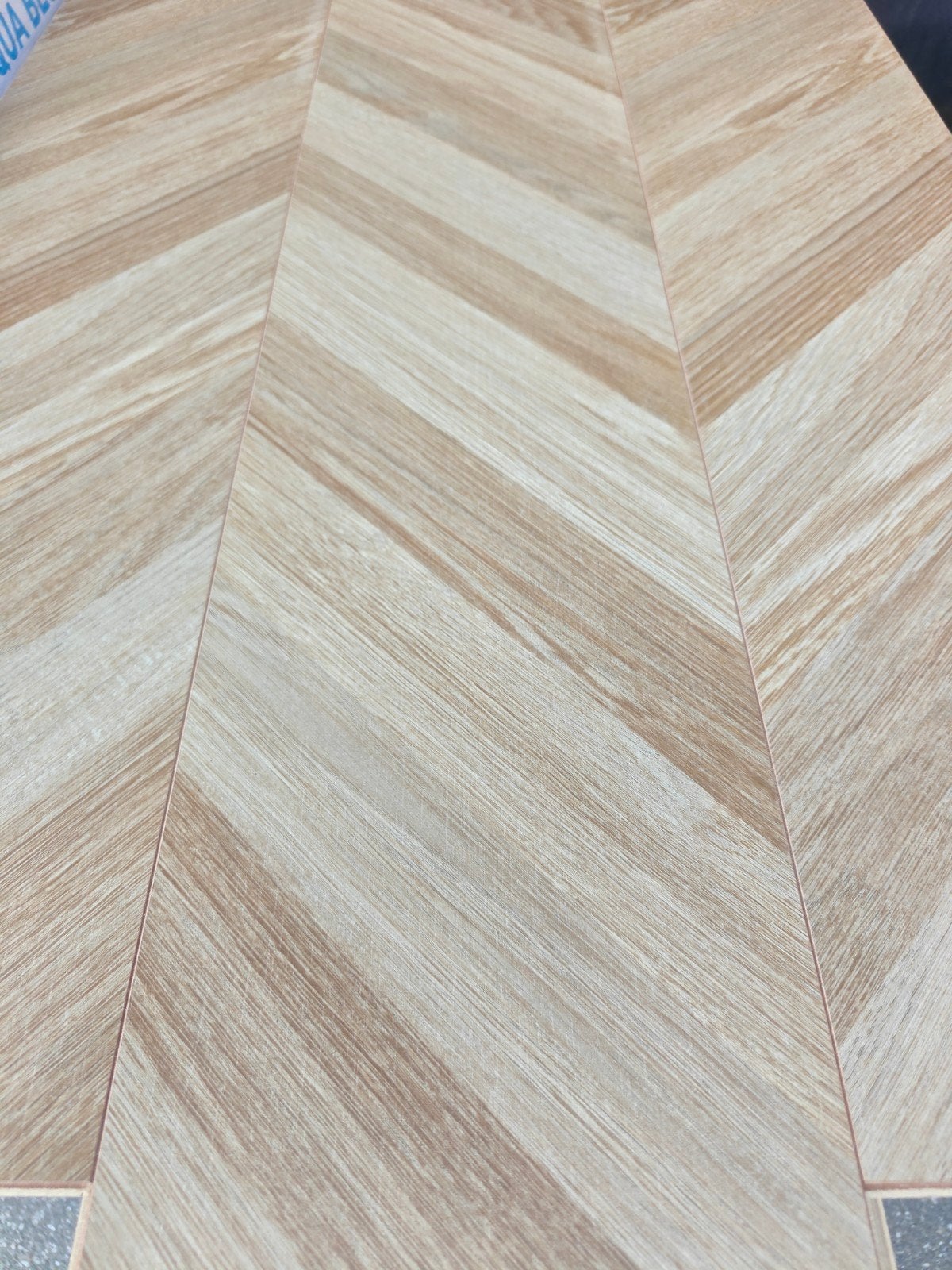 Mooi visgraat laminaat makkelijk te leggen met v groef, Ophalen, Nieuw, 75 m² of meer, Laminaat