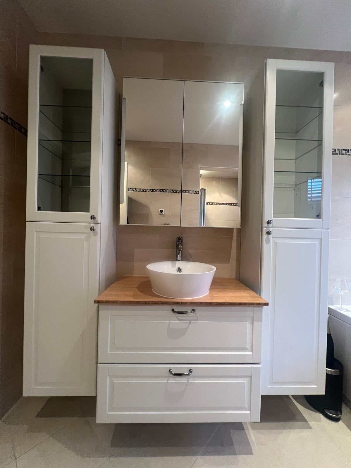 Complete badkamermeubelset met wastafel en spiegelkast, Huis en Inrichting, Ophalen, 100 tot 150 cm, Zo goed als nieuw, 25 tot 50 cm