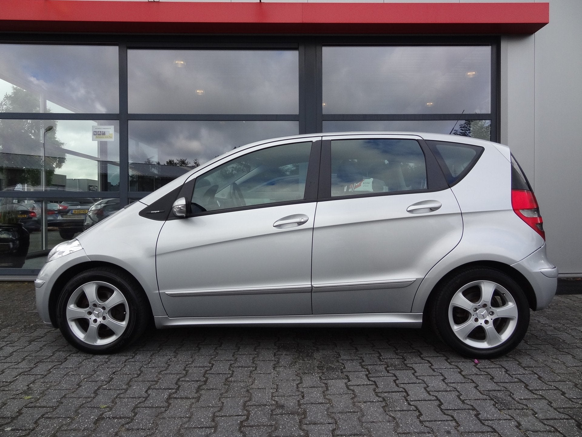Mercedes-Benz A-Klasse 150 Avantgarde | NL-AUTO | AIRCO | LM, Zwart, 4 cilinders, 400 kg, Leder en Stof