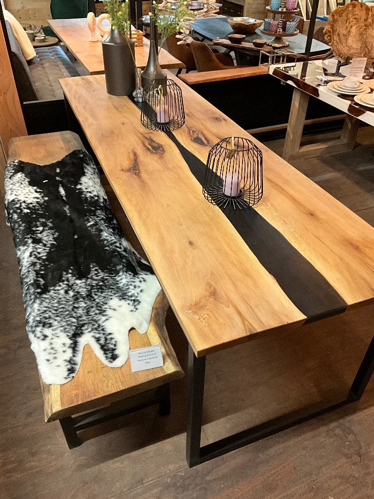 Epoxy rivertable plataanhout met zwarte epoxy, Vijf personen of meer, Modern, Rechthoekig, Nieuw