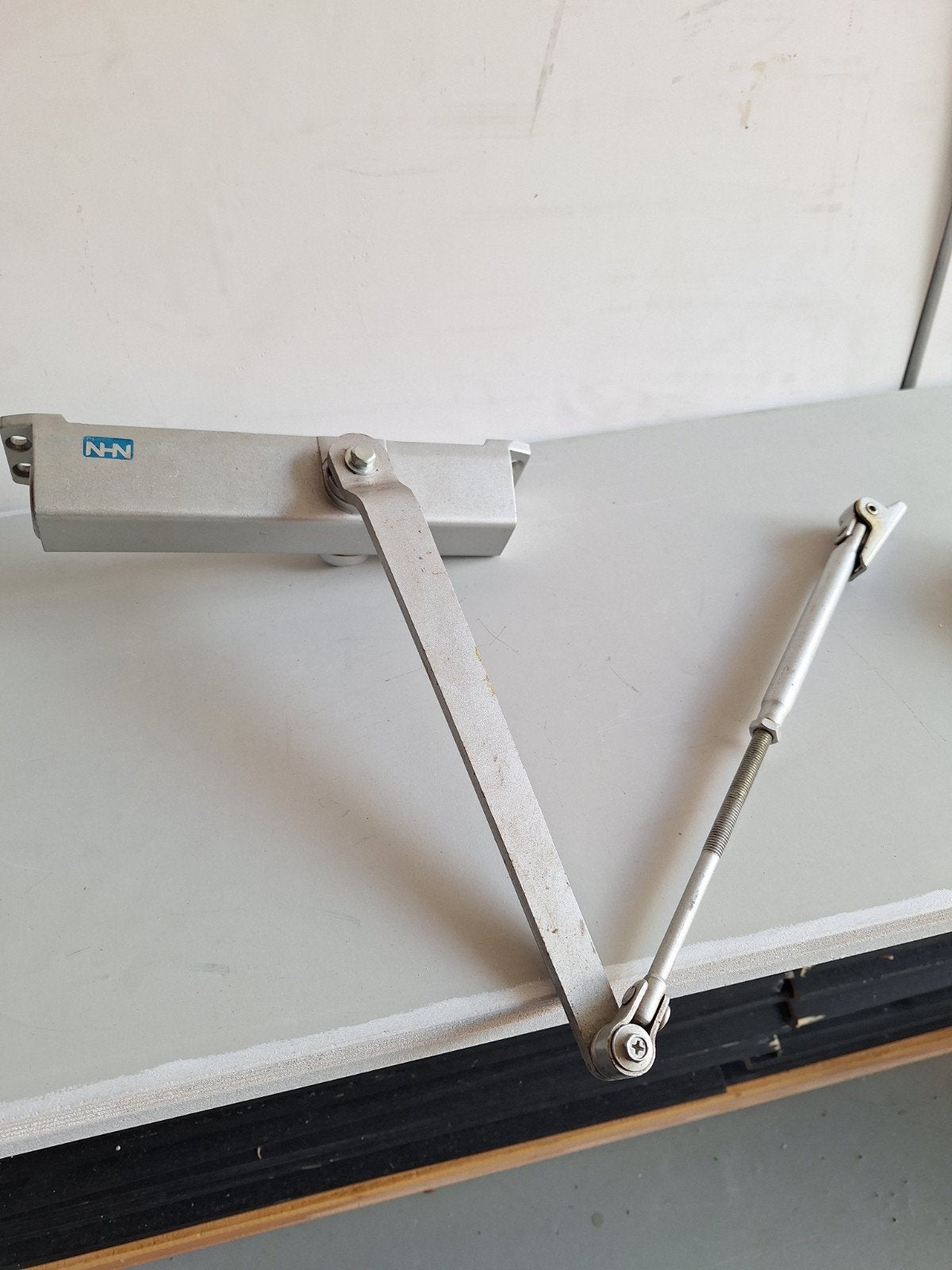Te koop deurdranger, Doe-het-zelf en Verbouw, Hang- en Sluitwerk, Ophalen of Verzenden, Zo goed als nieuw, IJzer, Overige typen
