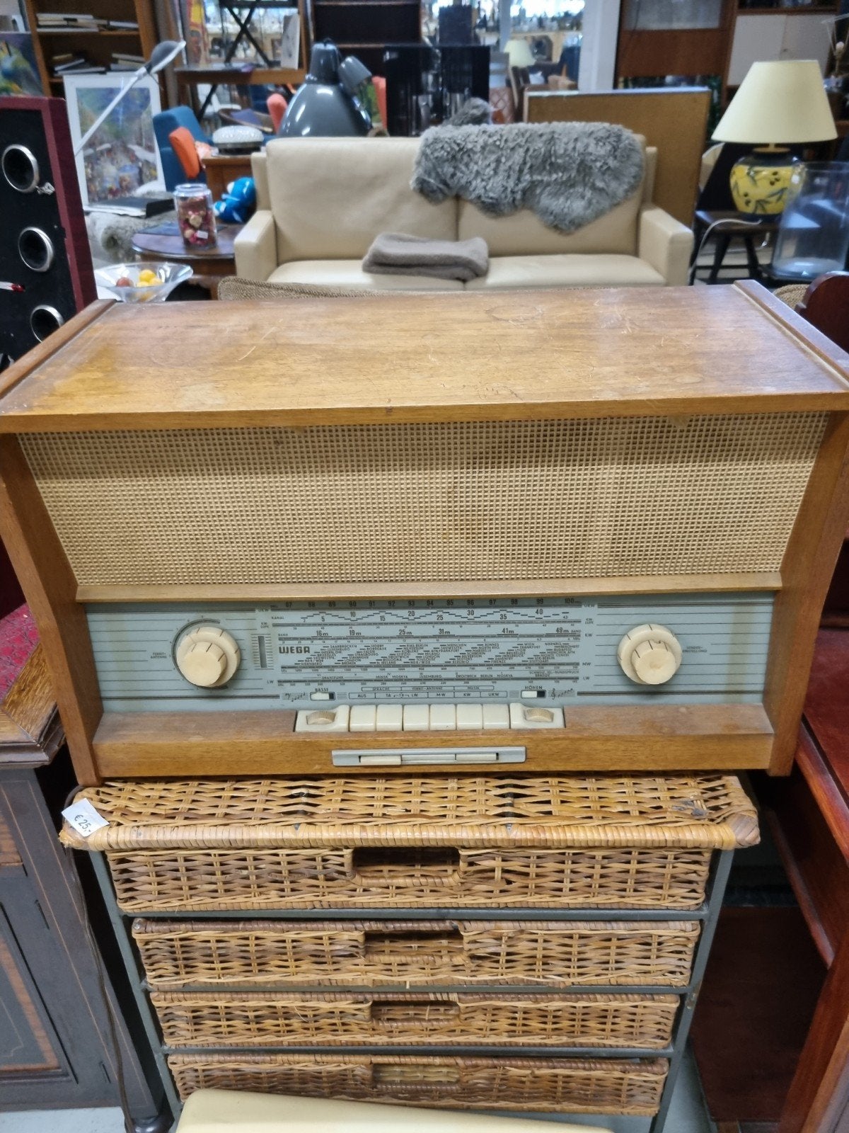 Vintage WEGA Radio - Klassieke Houten Ontvanger, Ophalen of Verzenden, Gebruikt, Radio