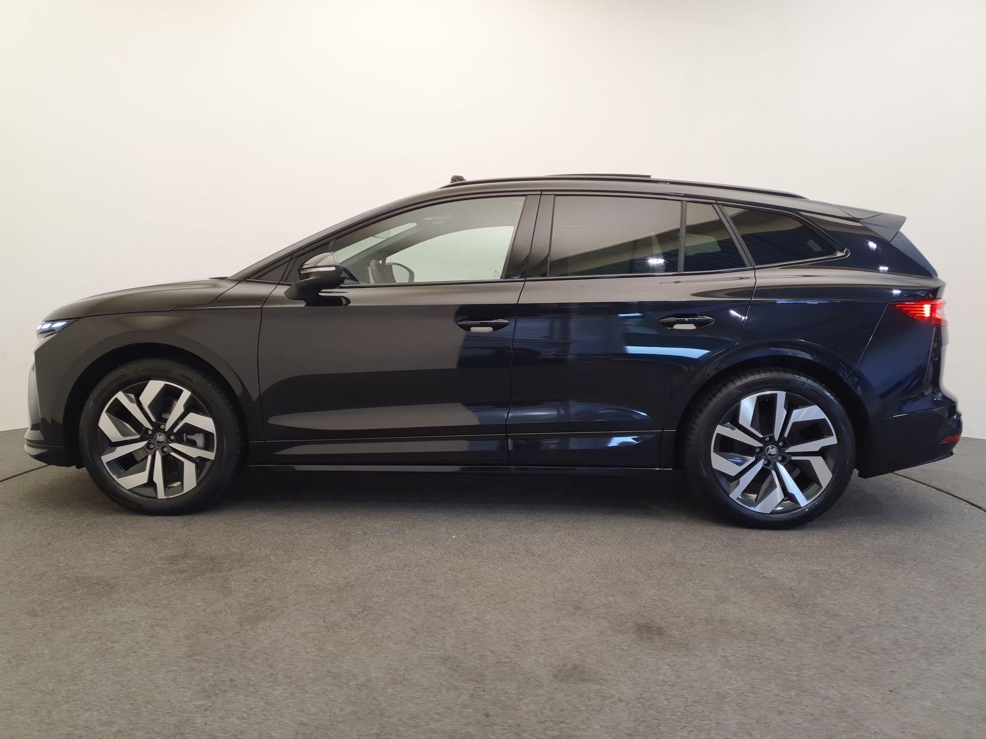 SKODA Enyaq 85 Sportline 82 kWh 286pk Wegklapbare trekhaak,, Auto's, 12 maanden, 510 min, Zwart, 82 kWh