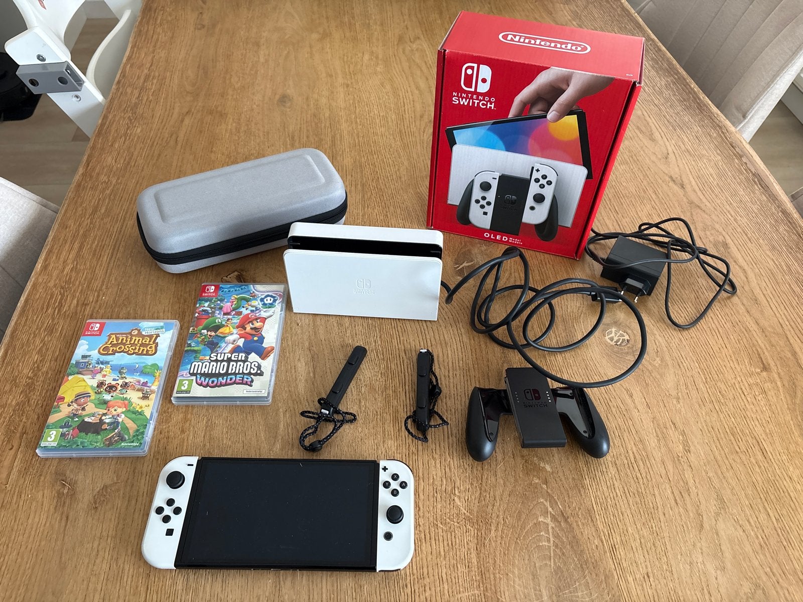 Nintendo Switch OLED met 2 games en accessoires, Met games, Met 2 controllers, Zo goed als nieuw, Switch OLED