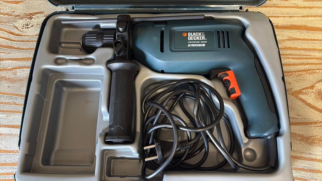 Splinternieuwe black en decker klopboormachine, Nieuw, Variabele snelheid, 400 tot 600 watt, Ophalen