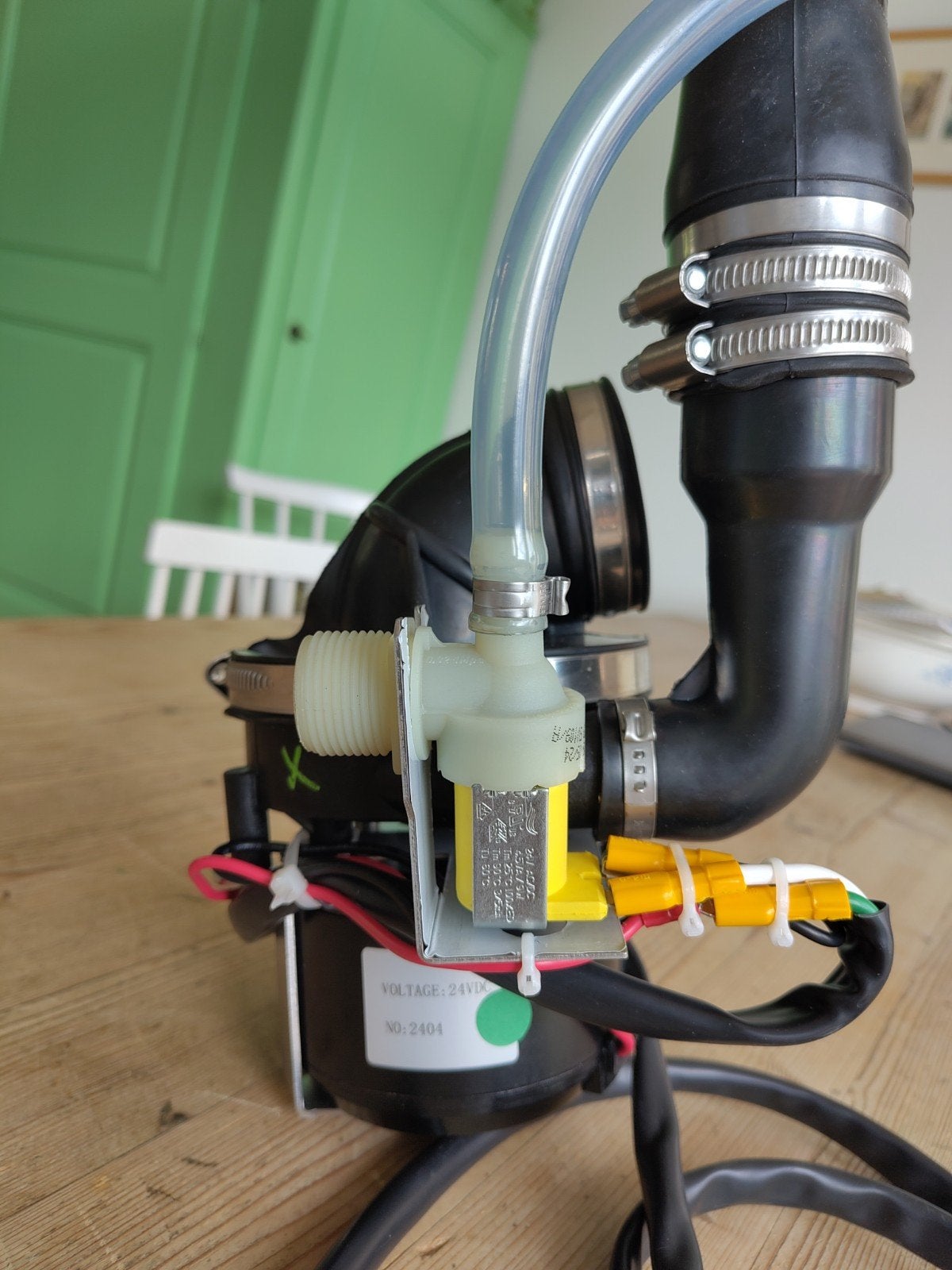 Binnenwerk (vermaler/pomp) 24V NIEUW Vetus toilet  SMTO2S, Ophalen, Nieuw, Kombuis en Sanitair, Zeilboot of Motorboot