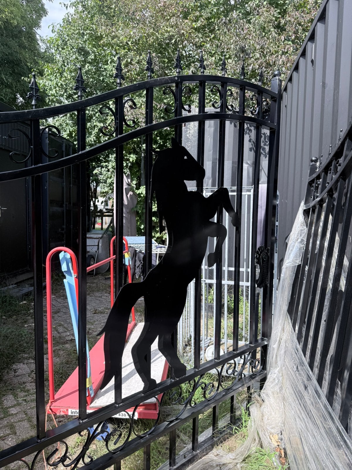 Zwart stalen sierhek / poort met paardenmotief – nieuw, Tuin en Terras, Ophalen, Nieuw, IJzer, Tuinhek