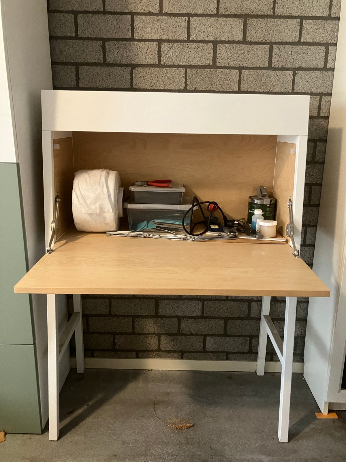 IKEA compact bureau met klapdeksel en kabeldoorvoer, Ophalen, Gebruikt, IKEA, Kabelgoot