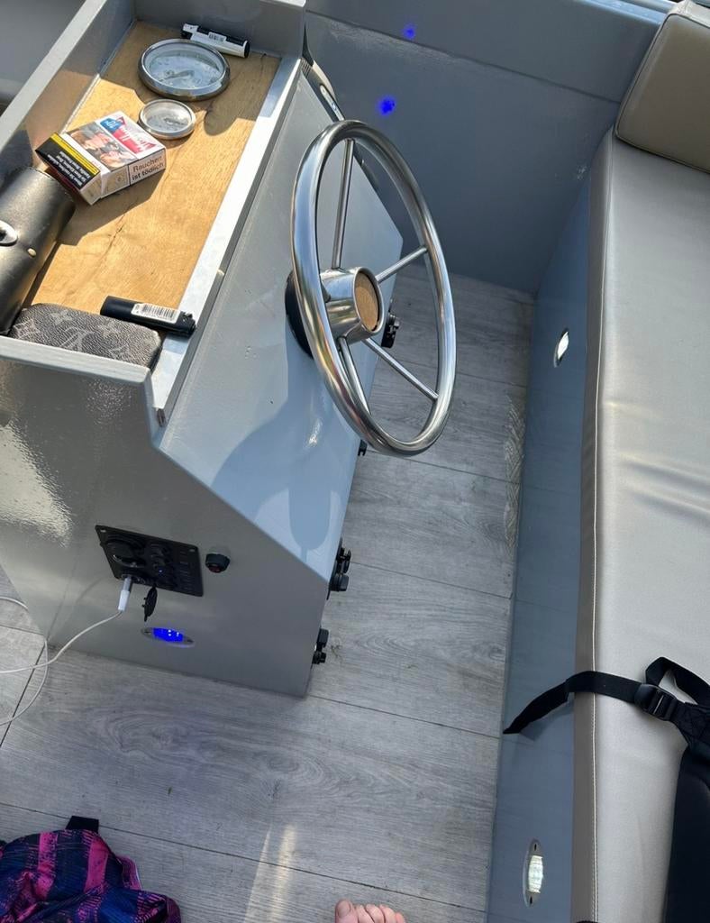 Compleet vernieuwde sloep met 30 pk Yamaha motor en trailer, Ophalen of Verzenden, Zo goed als nieuw, Benzine, Buitenboordmotor