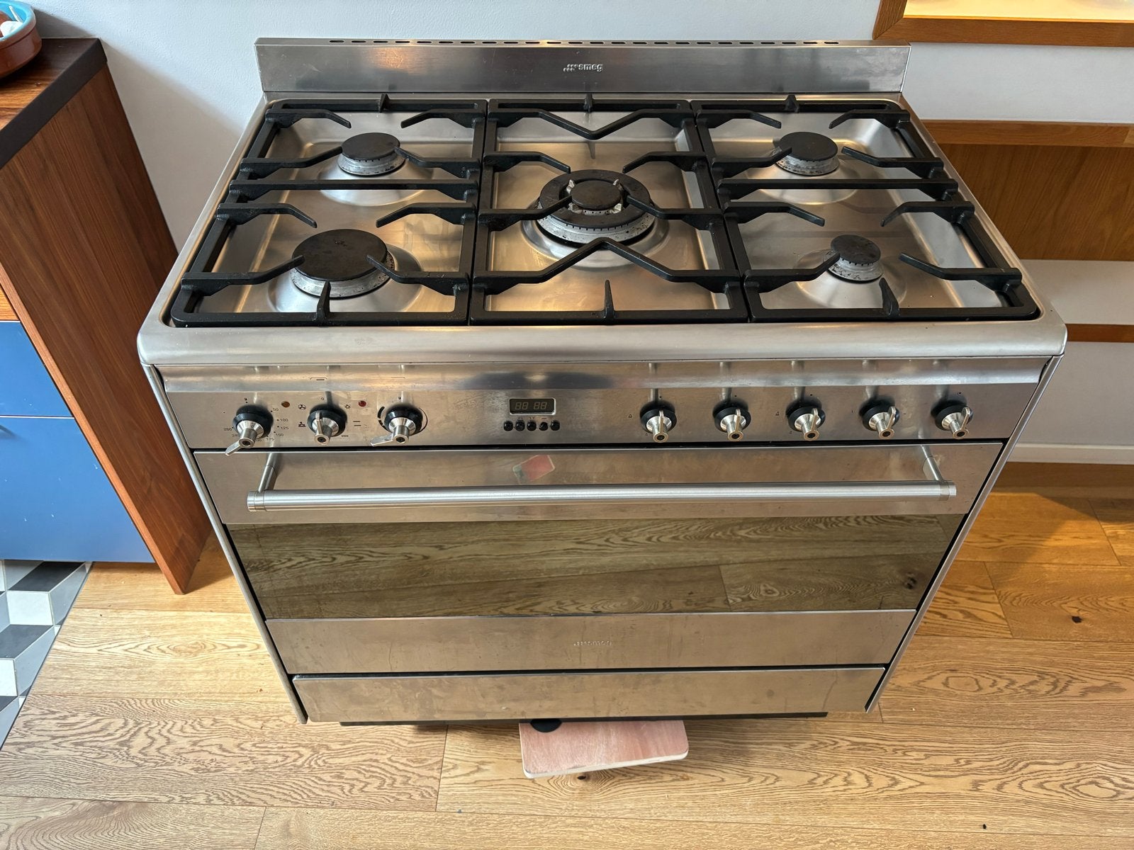 SMEG Gasfornuis 5 Pits 90cm Breed, Witgoed en Apparatuur, Fornuizen, Gebruikt, Vrijstaand, Gas, 5 kookzones of meer, 90 tot 95 cm