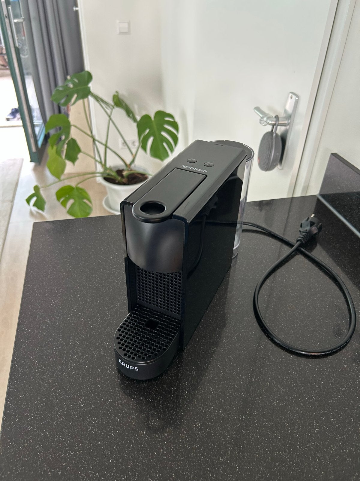 Nespresso Essenza Mini - Compacte en stijlvolle koffiemachin, Witgoed en Apparatuur, Koffiezetapparaten, Espresso apparaat, Ophalen of Verzenden