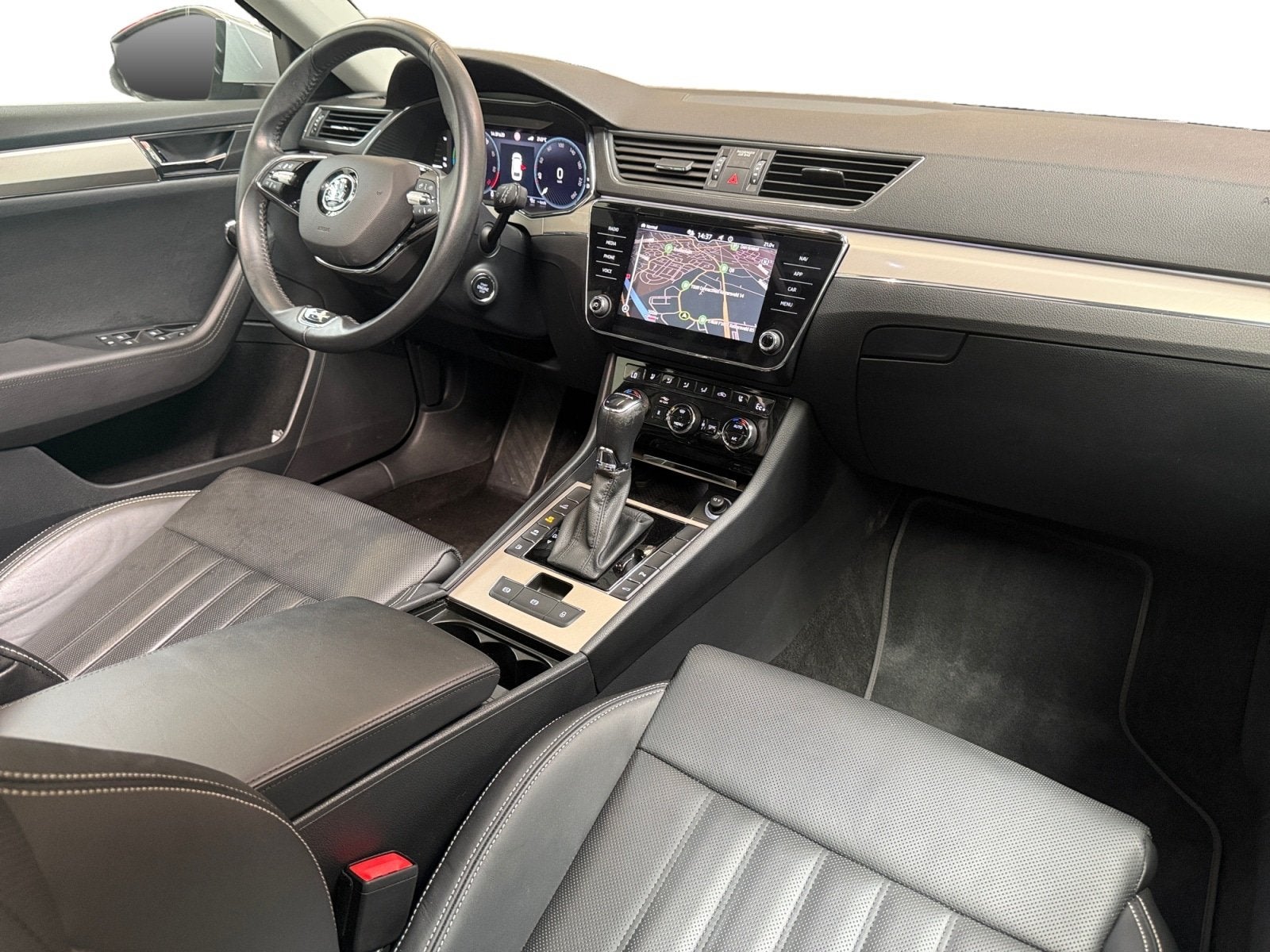 Skoda Superb Combi 1.4 TSI iV Laurin & Klement I Panoramadak, Auto's, Automaat, Gebruikt, Zwart, 4 cilinders