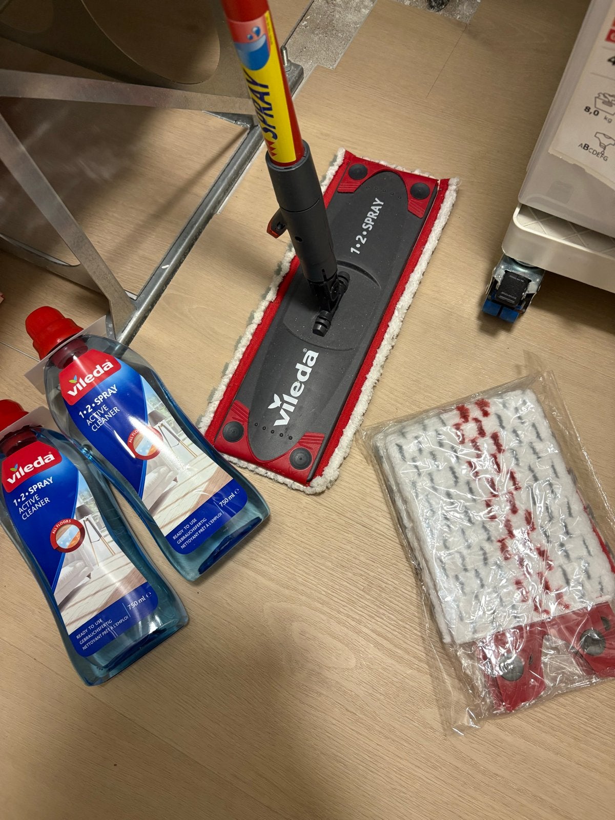 Vileda 1-2 Spray Mop met extra doeken en reiniger, Ophalen, Mop of Dweil