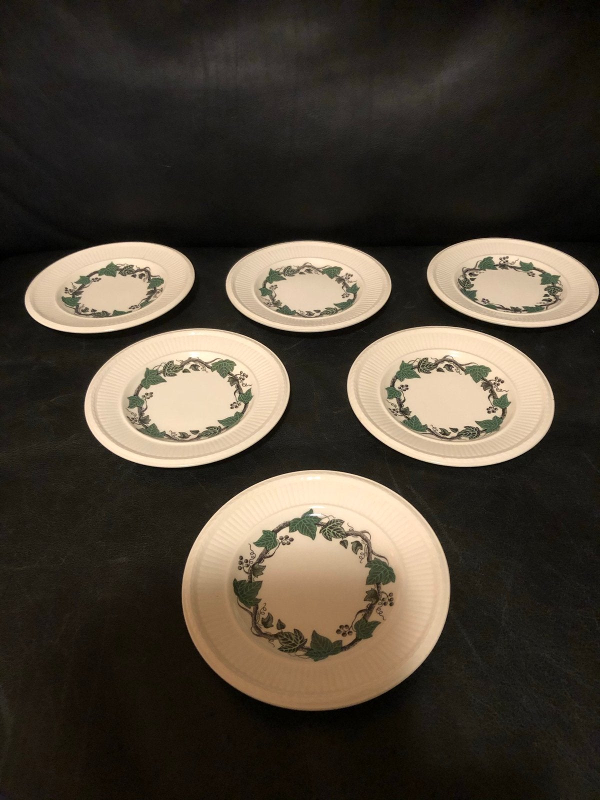 6 Wedgwood stratford petit four bordjes 13 cm, Ophalen, Klassiek, Zo goed als nieuw, Bord(en)