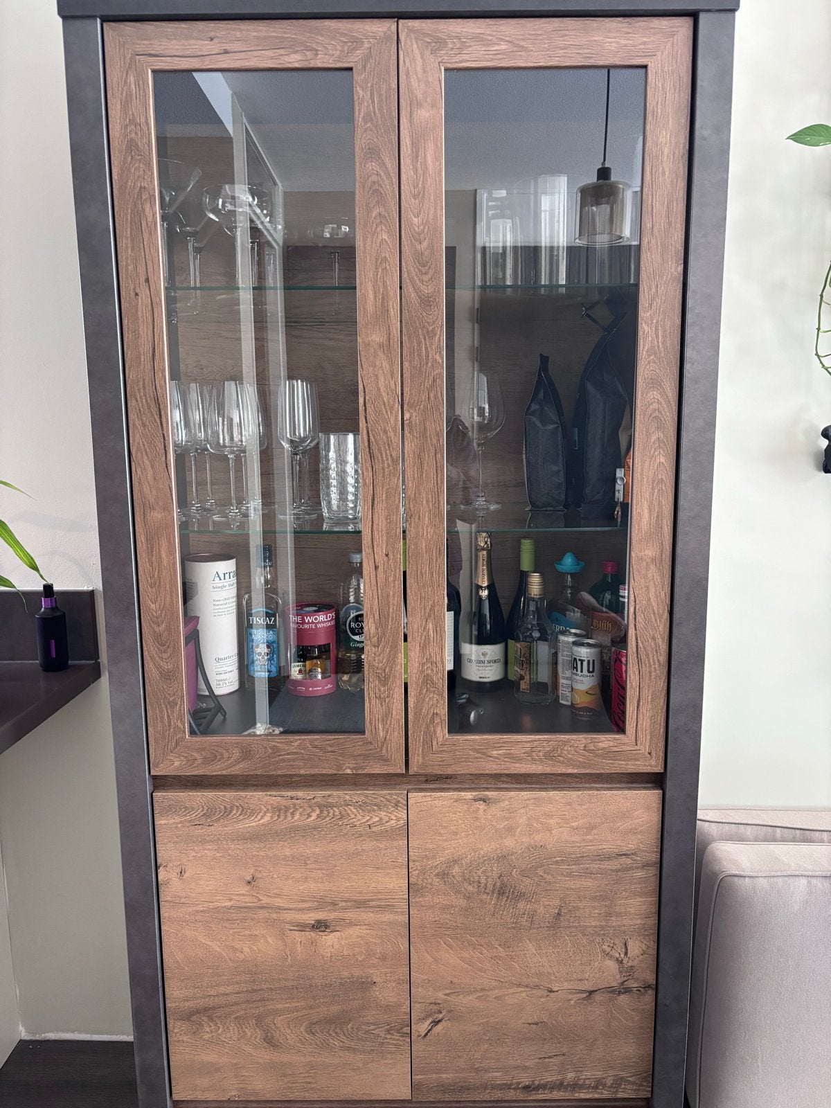 Cupboard , 6 Month Old., Zo goed als nieuw, 150 tot 200 cm, 25 tot 50 cm, Overige houtsoorten