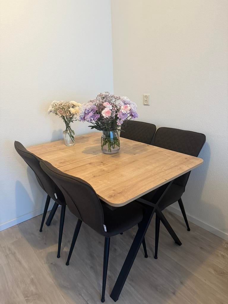 Istikbal tafel en stoelen, 100 tot 150 cm, Zo goed als nieuw, Rechthoekig, 50 tot 100 cm