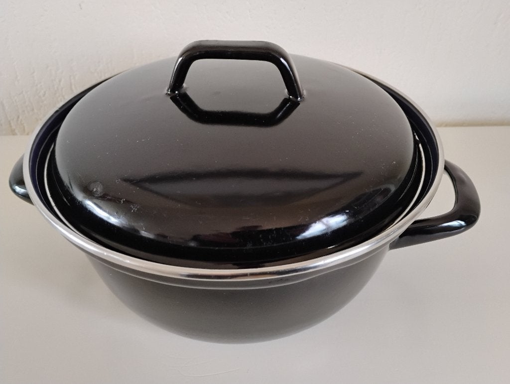 Zwarte braadpan met blauwe binnenkant 26 cm doorsnede, Ophalen of Verzenden, Zo goed als nieuw, Gietijzer, Braadpan