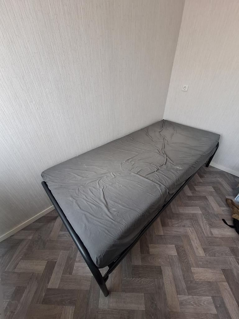Eenpersoonsbed met metalen frame en matras, Ophalen, 90 cm, Eenpersoons, Zwart