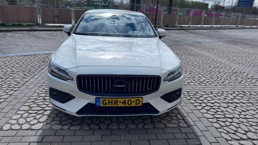 Volvo S60 197pk Geartronic Mild Hybrid 2021 Wit, Auto's, USB, 1800 kg, 4 cilinders, 1969 cc