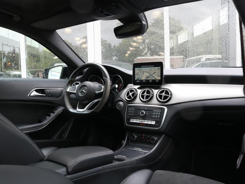 Mercedes-Benz GLA 200 AMG line | Panoramadak, 12 maanden, Gebruikt, Euro 6, Leder en Stof