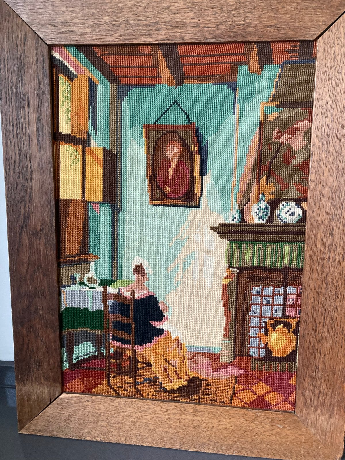 Geborduurd schilderij in houten lijst - Interieurscène, Ophalen of Verzenden