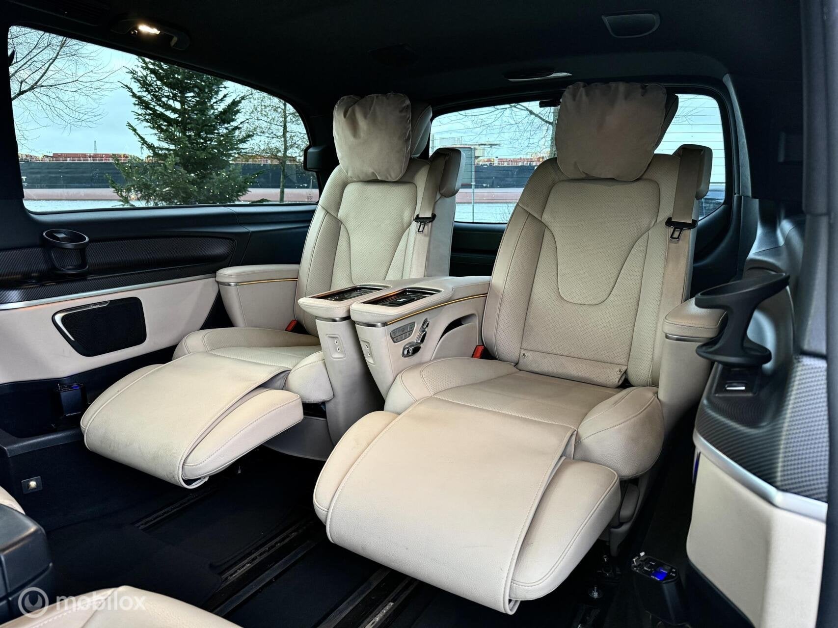 Mercedes V-klasse 250d Extra Lang AMG Line|VIP Seats|Uniek!, Auto's, Dealer onderhouden, Gebruikt, 2000 kg, 2087 kg