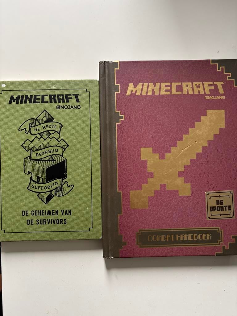 Minecraft Boeken: Combat Handboek & Geheimen van de Survivor, Ophalen of Verzenden, Gelezen, Non-fictie