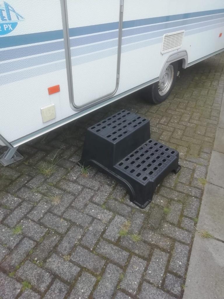 opstapje caravan/caper, Ophalen, Zo goed als nieuw
