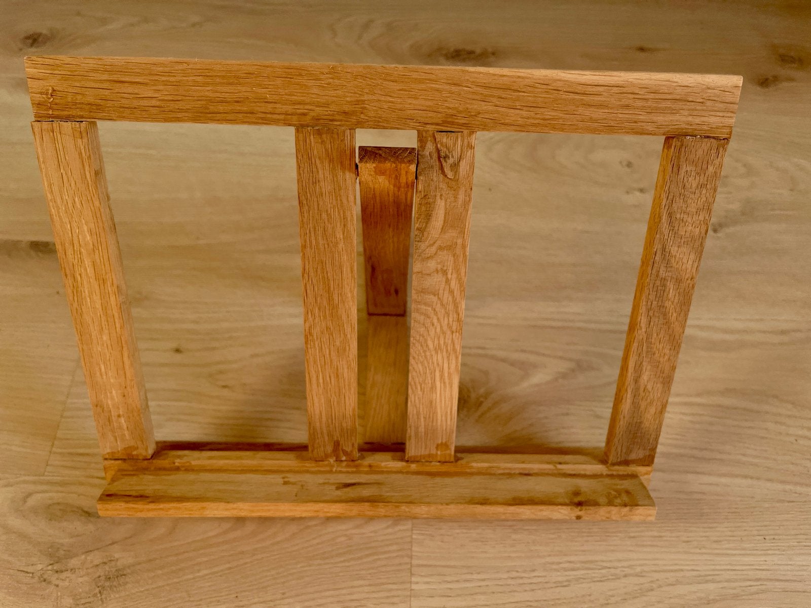 Boekenstandaard van echt hout, Huis en Inrichting, Ophalen of Verzenden, Gebruikt, Hout