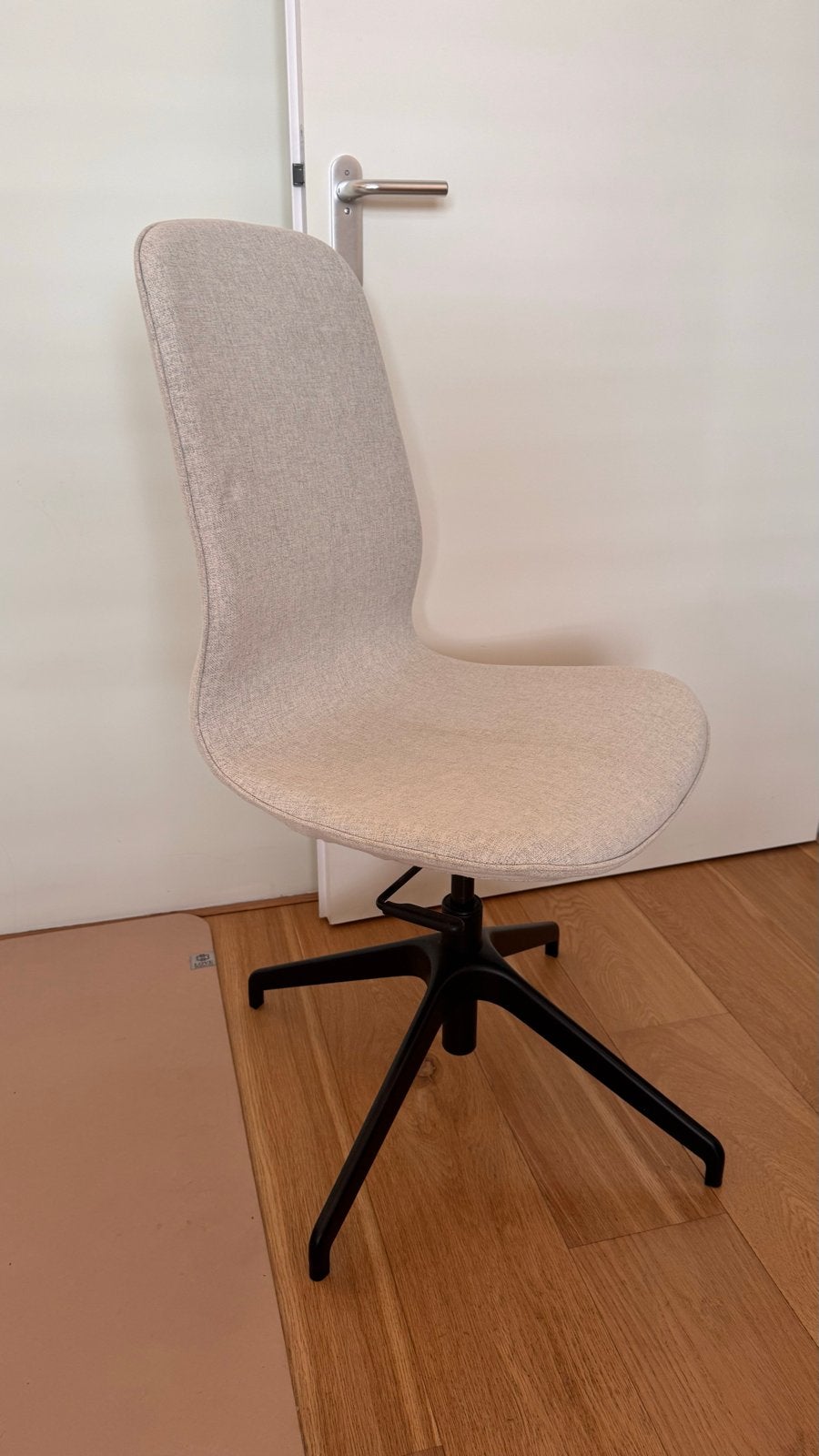 IKEA LÅNGFJÄLL draaibare stoel - Lichtgrijs stof, Huis en Inrichting, Stoelen, Ophalen, Zo goed als nieuw, Eén, Modern