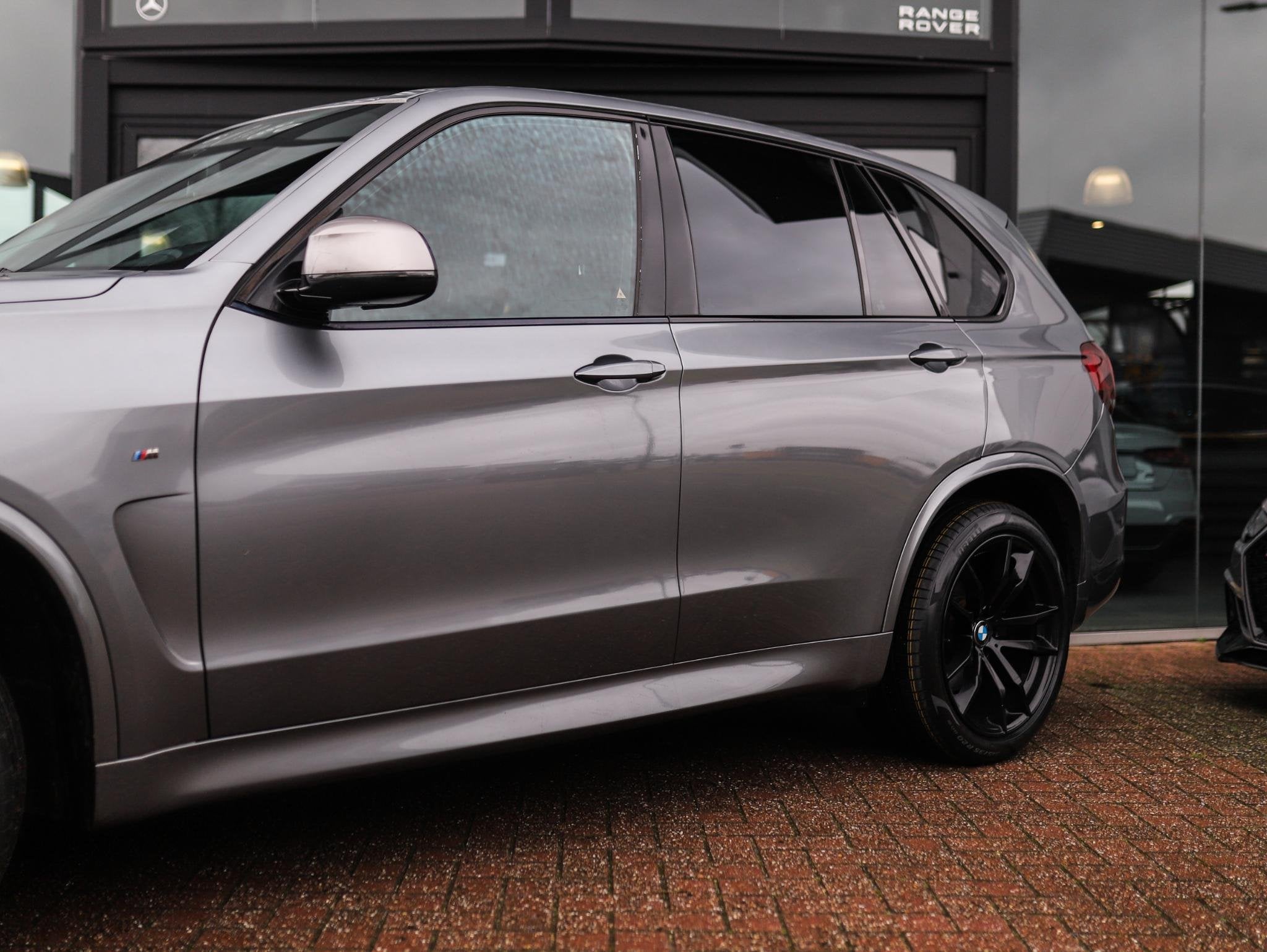 BMW X5 M50d | Trekhaak | HUD | Pano | Stuurverwarming | H/K, Auto's, BMW, Automaat, 15 km/l, 2993 cc, Leder