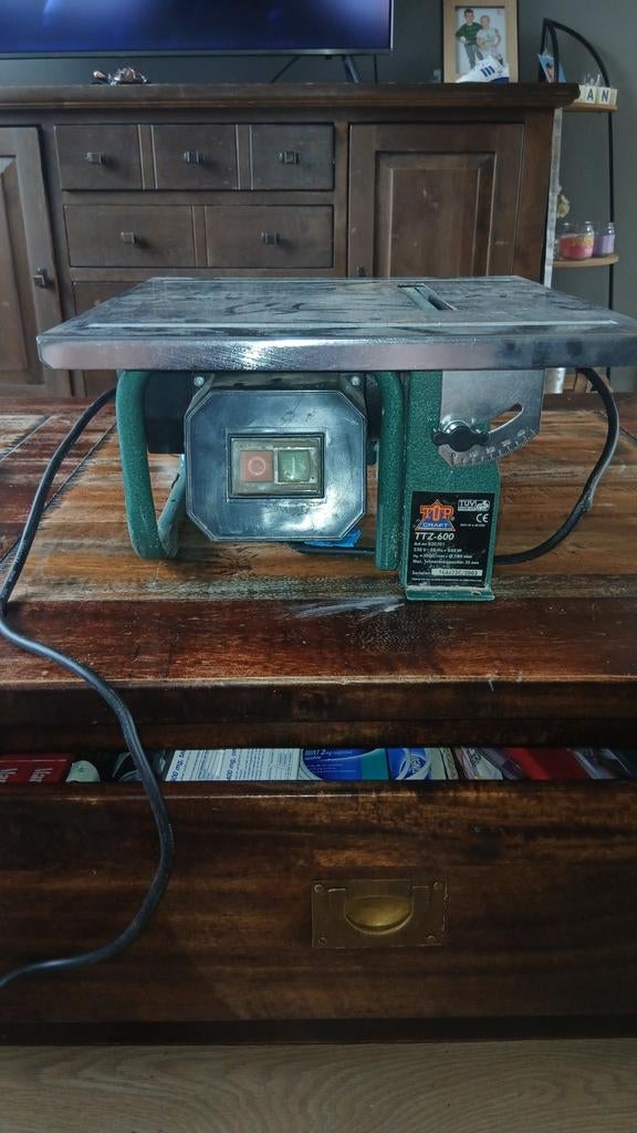 Elektrisch gereedschap tegelzaagmachine met water reservoir, Doe-het-zelf en Verbouw, Gereedschap | Zaagmachines, Ophalen of Verzenden