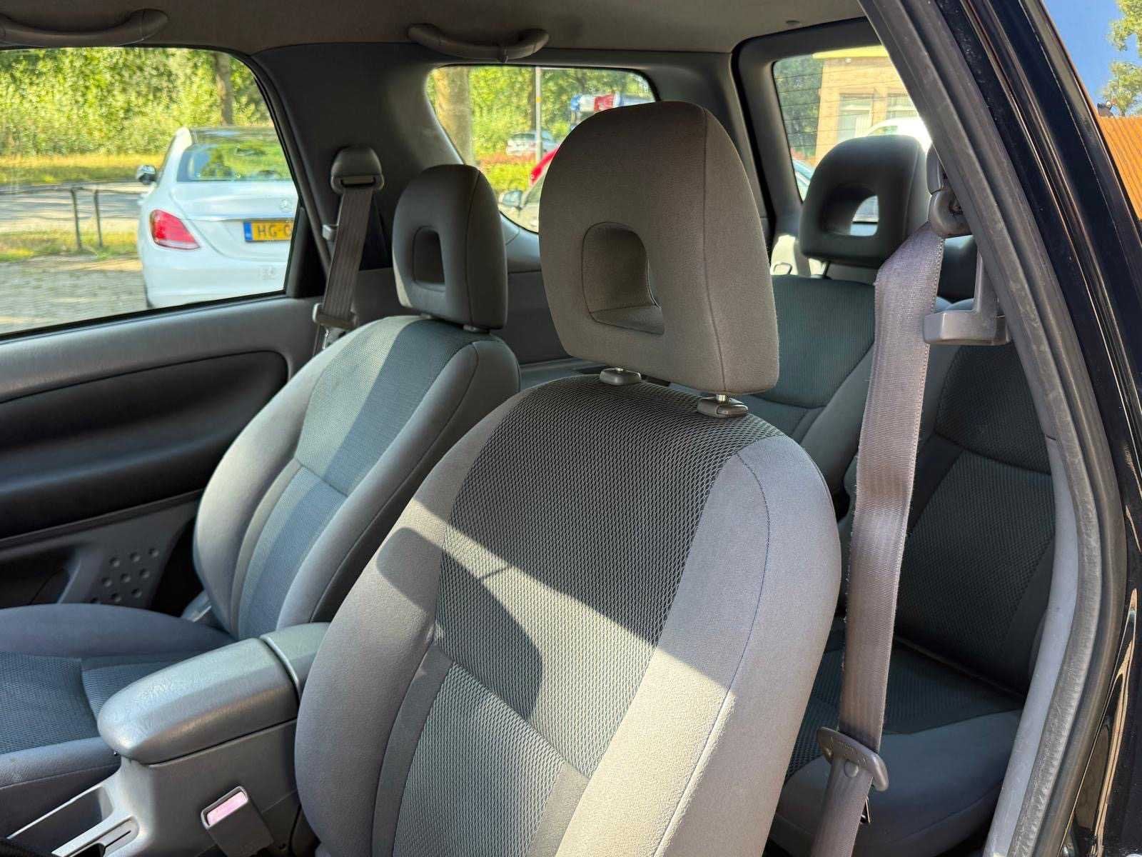 Foto 7 van 2001 Toyota RAV4 1.8-16V VVT-i Luna Personenauto