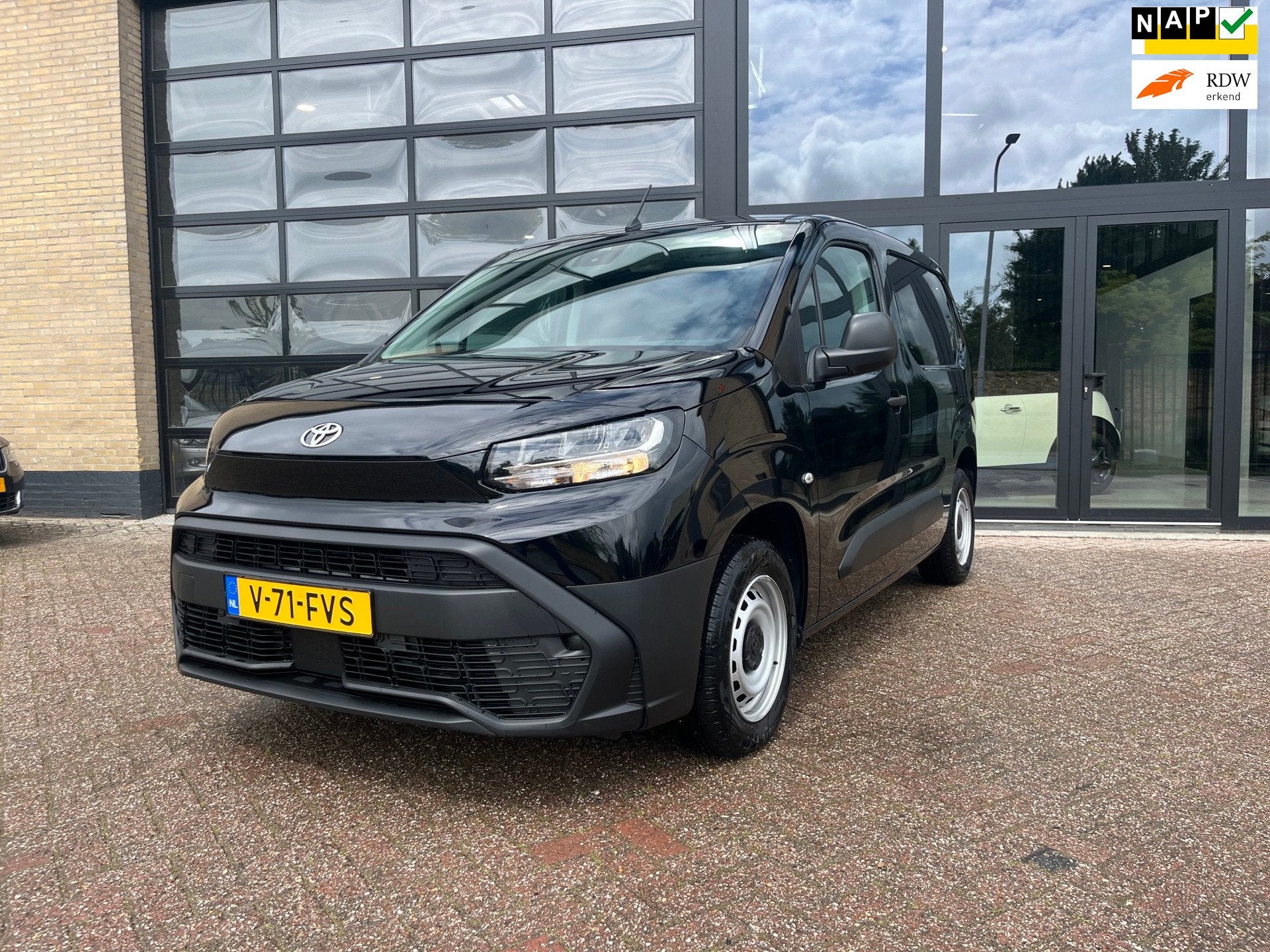 Toyota PROACE CITY 1.5 D-4D L1 Navigator , NIEUW DIRECT LEVE, Auto's, Voorwielaandrijving, Stof, Zwart, Bedrijf