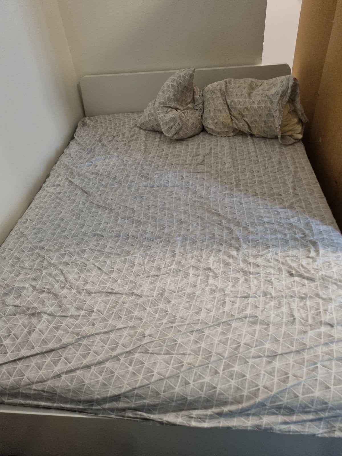 Ikea bedframe 140x200 met gratis matras, Gebruikt, Wit, Tweepersoons, 200 cm