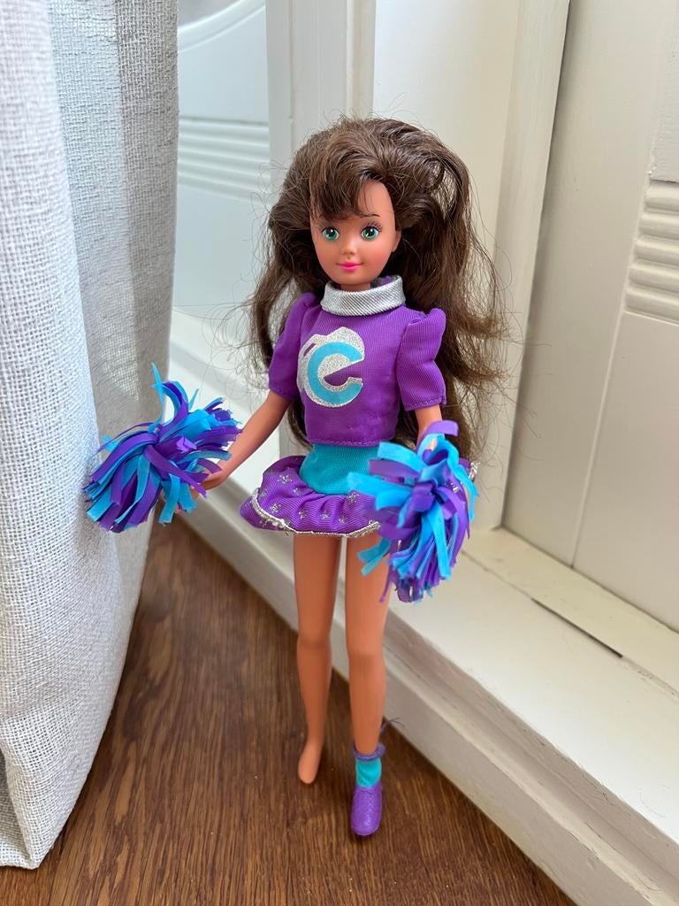 Cheerleading Courtney Barbie 1992 - Hoofd zit los, Ophalen of Verzenden, Zo goed als nieuw, Pop