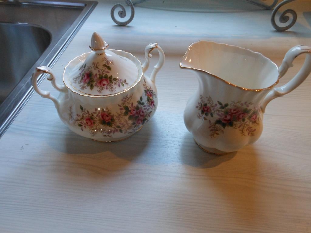 Royal Albert Lavender Rose suikerpot en melkkan, Ophalen of Verzenden