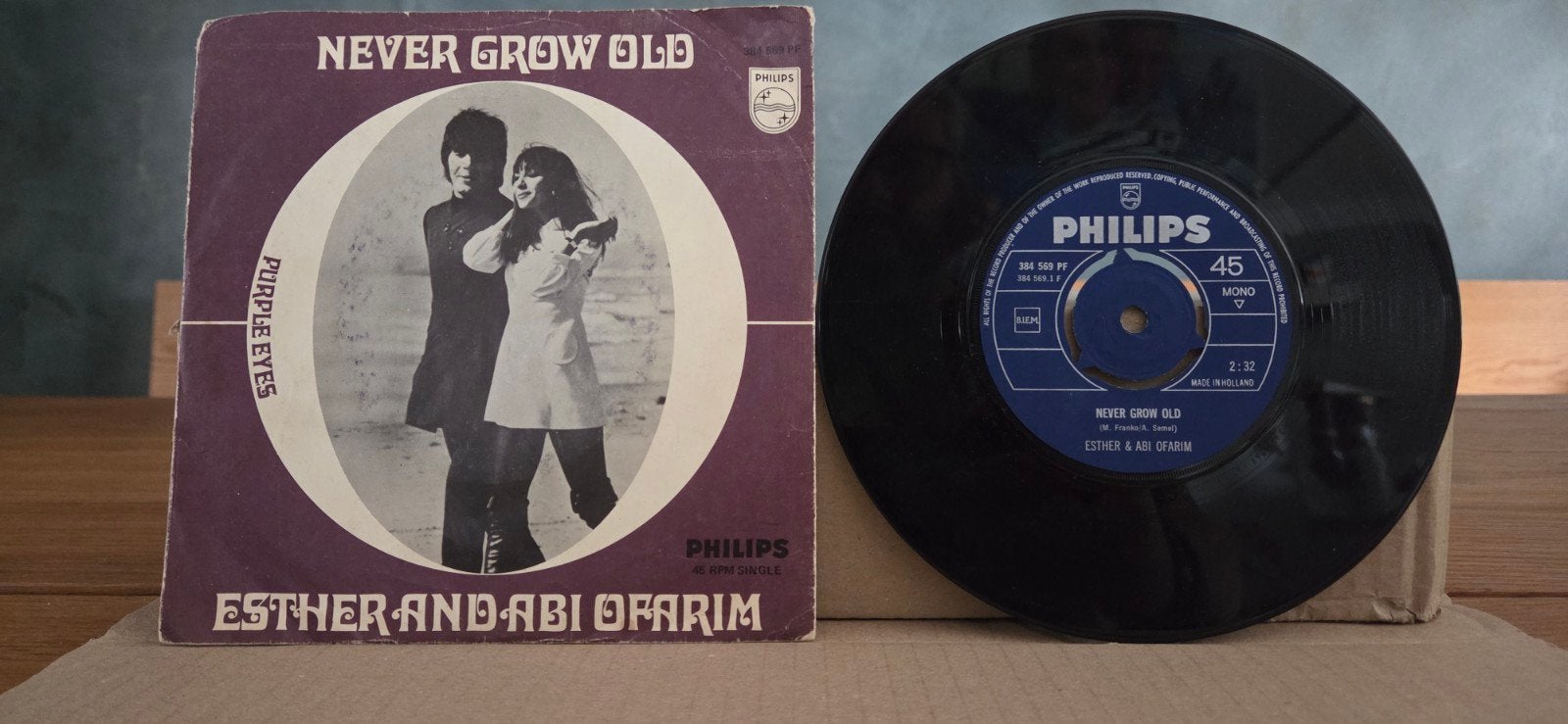 Esther & Abi Ofarim - Never Grow Old / Purple Eyes, 7 inch, Ophalen of Verzenden, Zo goed als nieuw, Pop