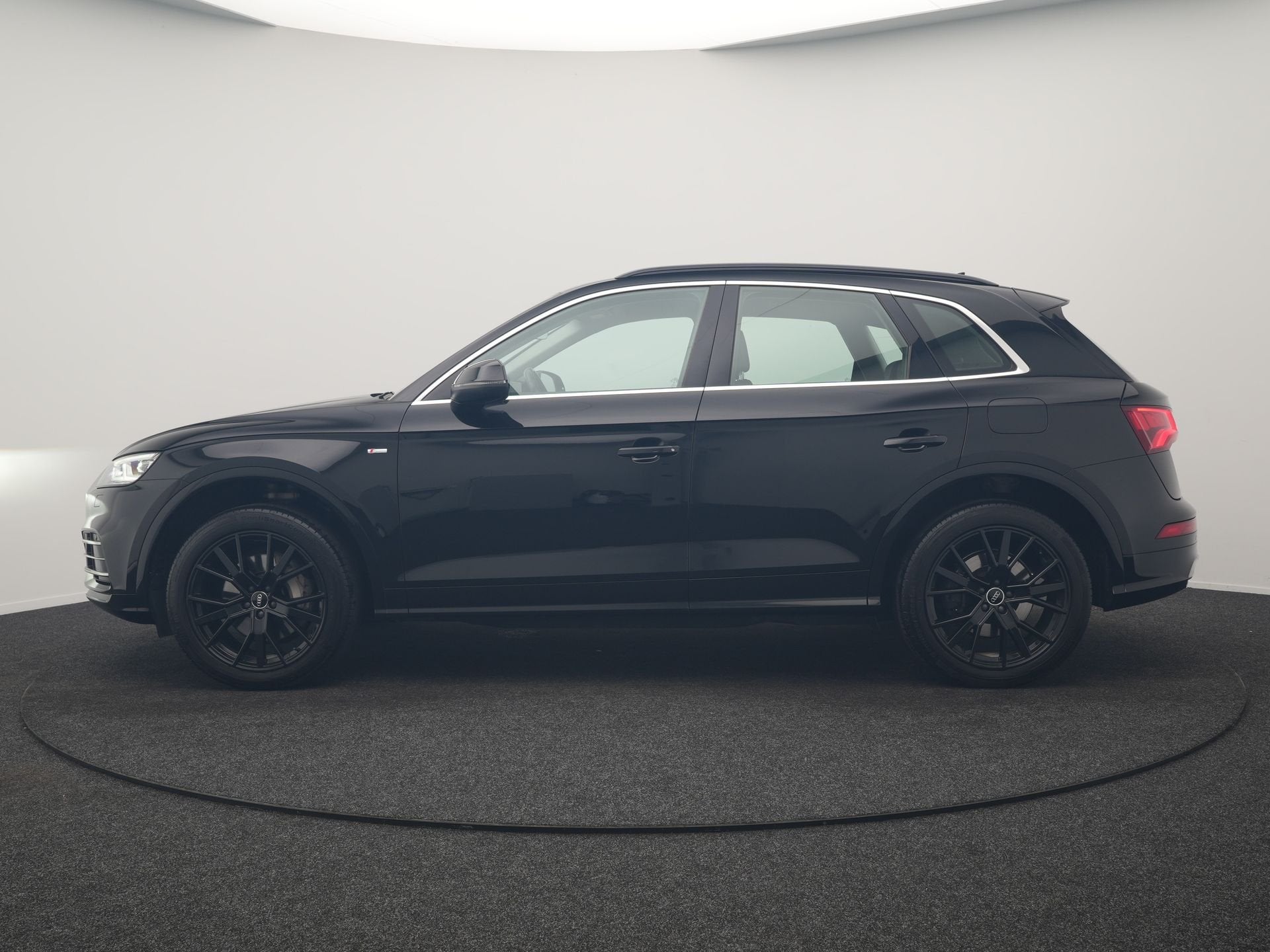 Audi Q5 50 TFSI e Quattro S Line PHEV 300pk | Trekhaak af Fa, Auto's, Dealer onderhouden, 2005 kg, Zwart, 4 cilinders