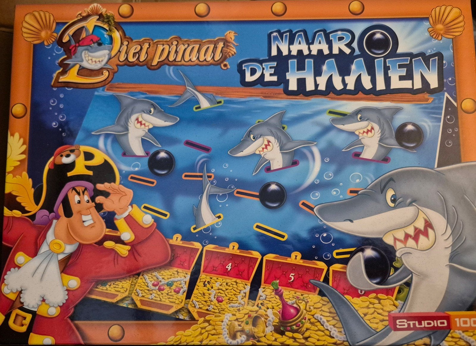 Piet piraat naar de haaien spel, Hobby en Vrije tijd, Ophalen of Verzenden, Zo goed als nieuw, Studio 100